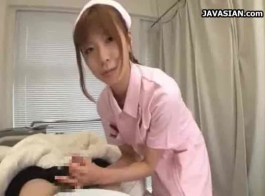 बस्टी एशियाई नर्स उसके बड़े लिंग की हस्तमैथुन की उसकी मशीनों को चूसती है
