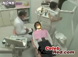 गुलाबी बाल के साथ जापानी नर्स बेबी एडेन की हार्ड मांस छड़ी को तब तक रगड़ती है जब तक यह झुक जाएगा
