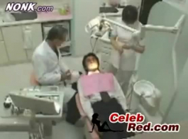 जापानी नर्स अस्पताल के कमरे में नाखुश हो रही है और इसके हर दूसरे का आनंद ले रही है