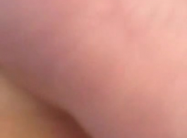 छोटी बालों वाली लड़की, फीनिक्स रश को उसकी मुलायम चूत में कम से कम दो कठोर लंड मिल रहे हैं