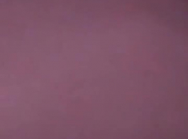 काले अधोवस्त्र में बिग गधा लड़की कैमरे के सामने एक प्रदर्शन दे रही है