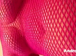 कुछ यादृच्छिक छिपे हुए वीडियो साइटों पर एक गुलाबी बालों वाली एमआईएलएफ गड़बड़