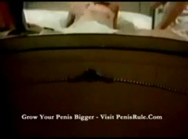 विंटेज एमेच्योर कूक आप सभी के लिए बड़े प्राकृतिक स्तन दिखाता है।