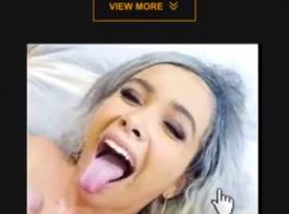 बस्टी लड़की अपने बिस्तर में हस्तमैथुन कर रही है, जबकि उसका प्रेमी उसकी अच्छी तस्वीरें ले रहा है