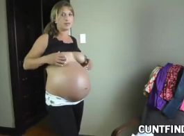 बस्टी गर्भवती बेब कुछ सेकंड पहले स्पैंक होने से पहले।